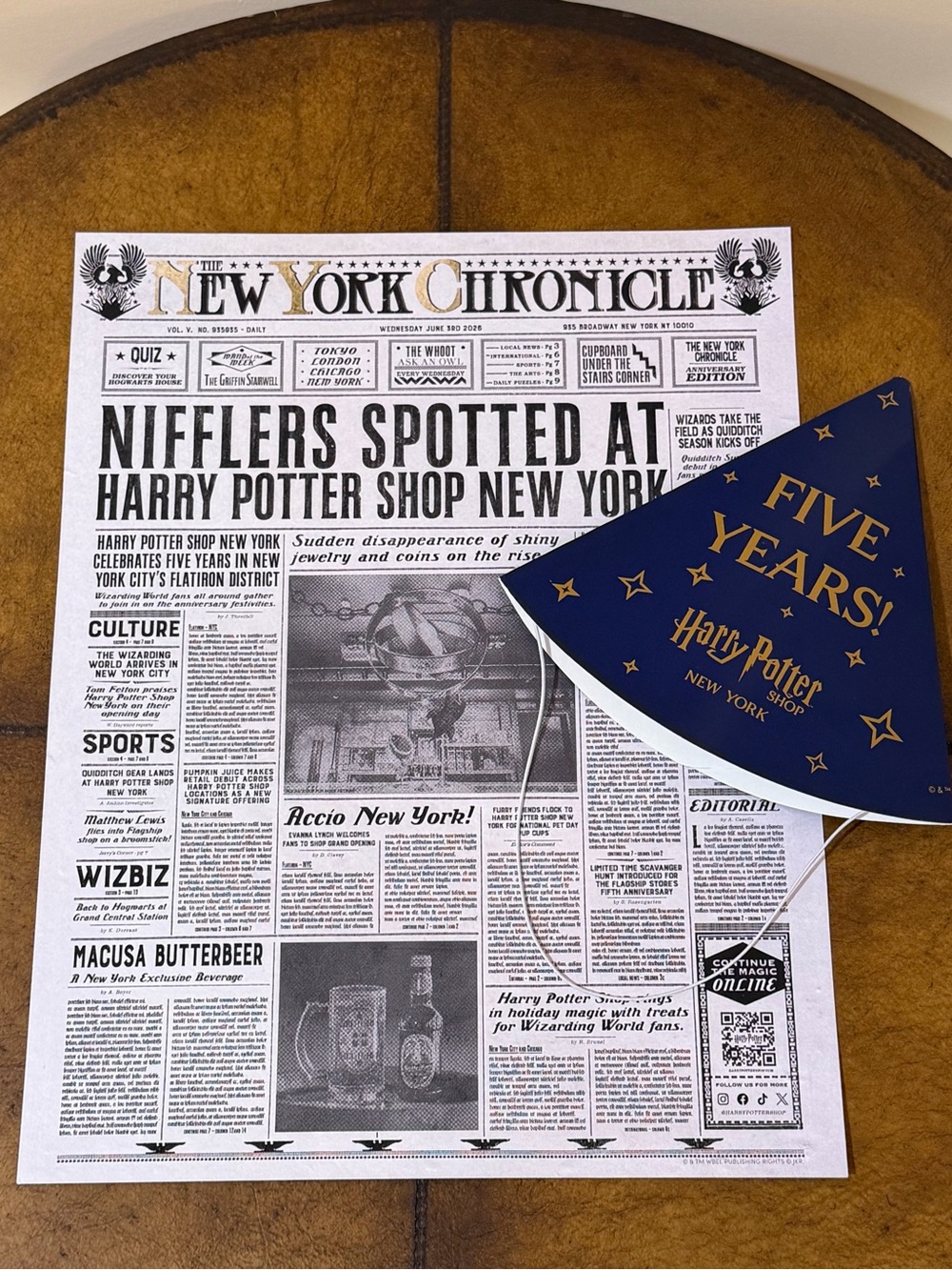 HARRY POTTER NYC 5th ANNIV NEW YORK CHRONICLE NEWSPAPER SPECIAL EDITION & HAT
